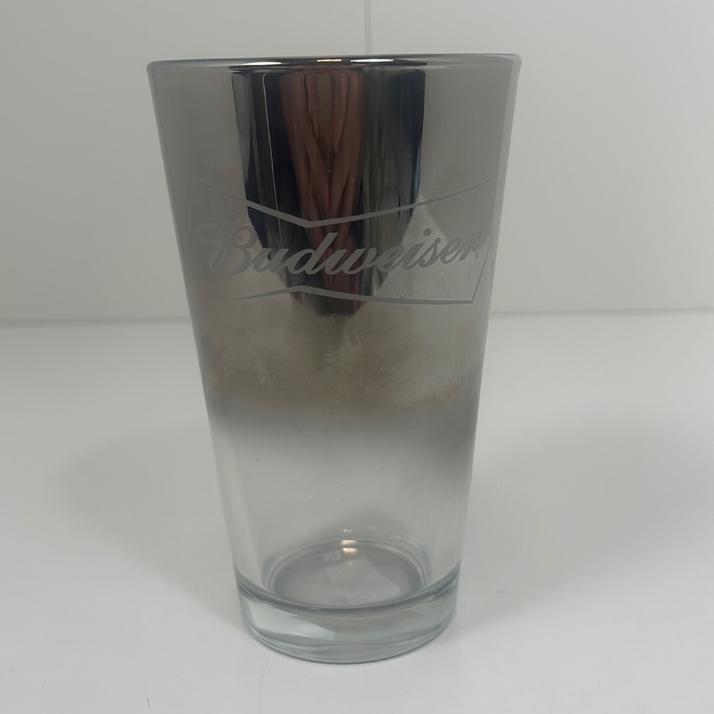 NWT Budweiser Sea World Adventure Park Pint Glass